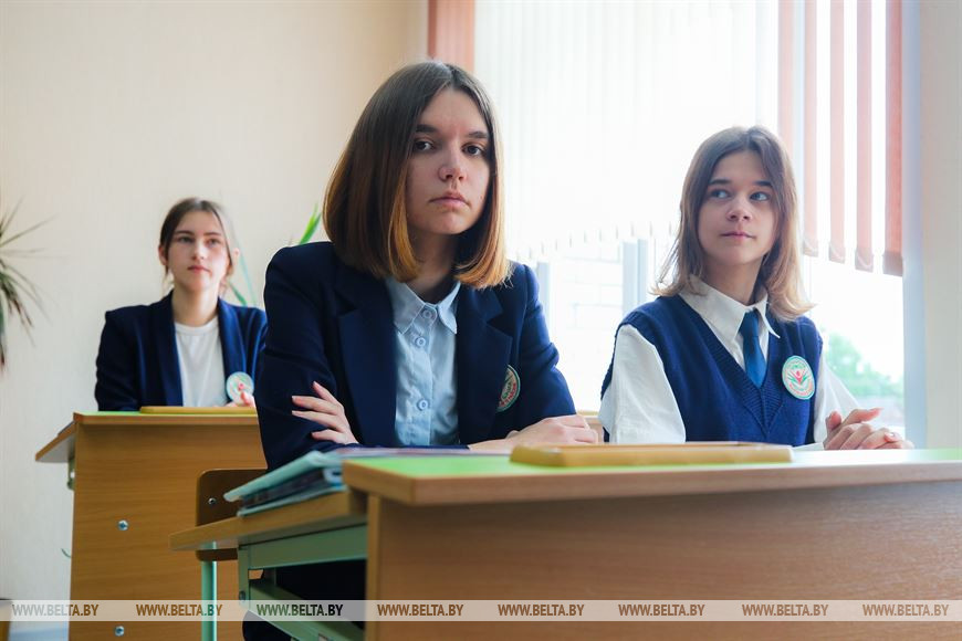 «Мы как одна семья». Выпускники сельской школы в Каменецком районе о школьных годах