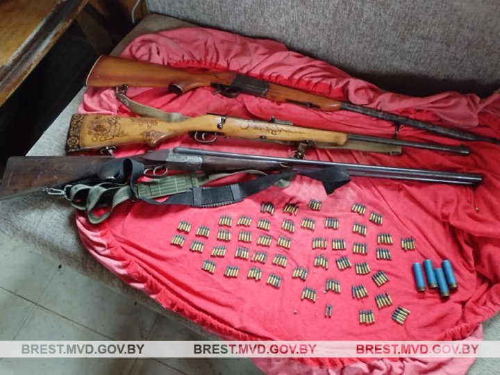 Житель Березы хранил на даче карабин и два охотничьих ружья с патронами