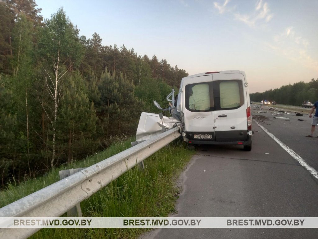 Жестко ДТП произошло в Брестской области на трассе М1