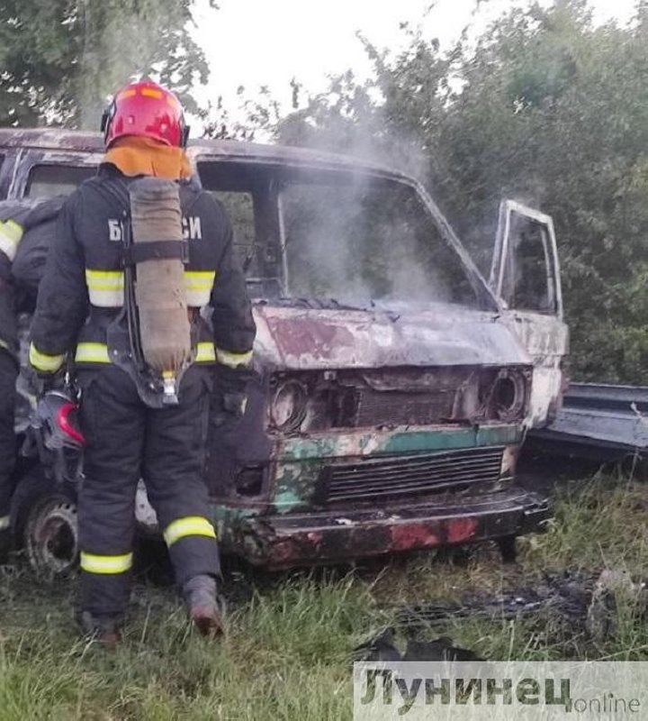 Микроавтобус сгорел в Микашевичах