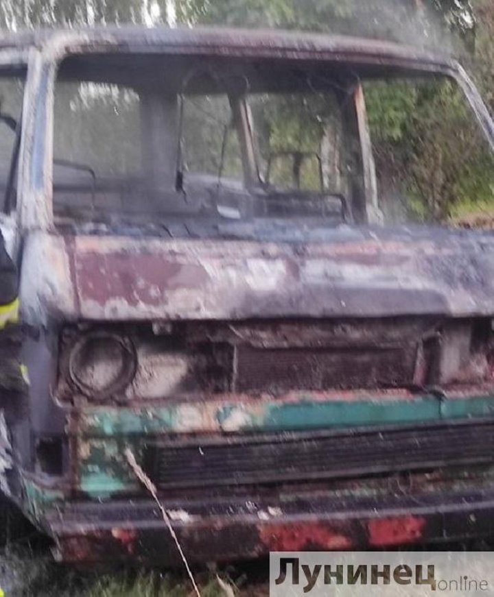 Микроавтобус сгорел в Микашевичах