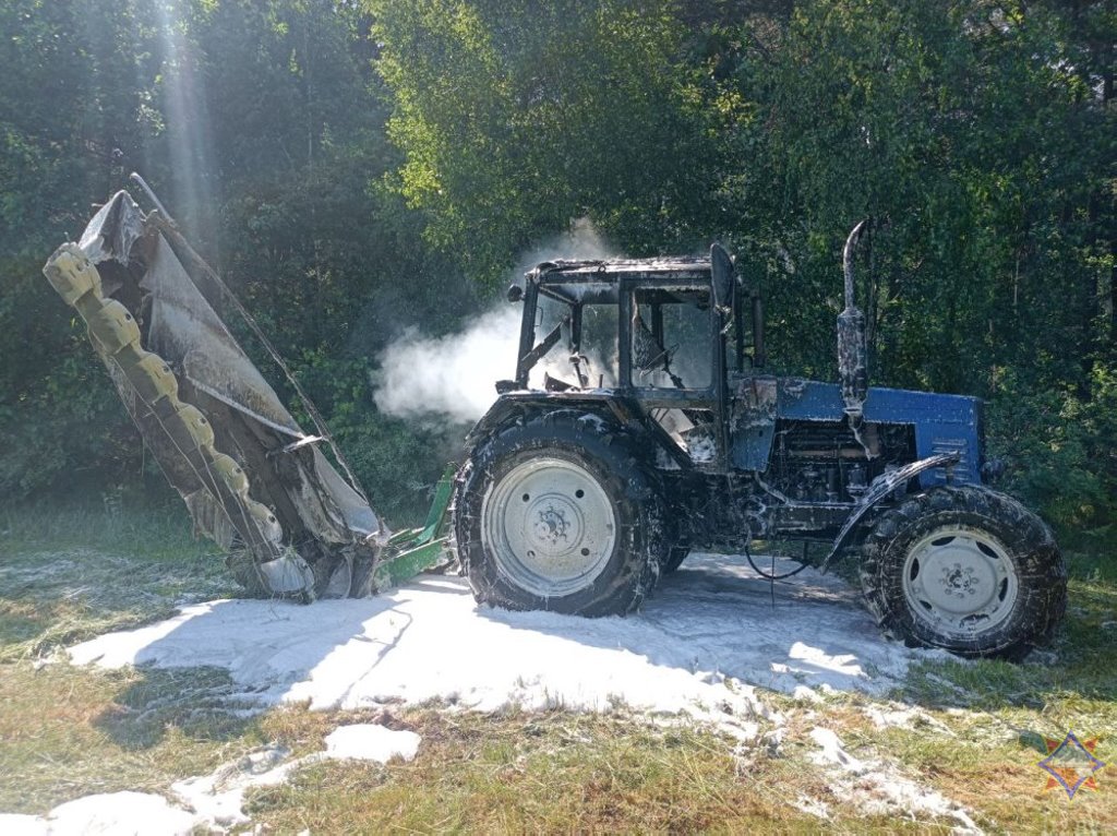 В Дрогичинском районе при проведении сельскохозяйственных работ загорелся трактор