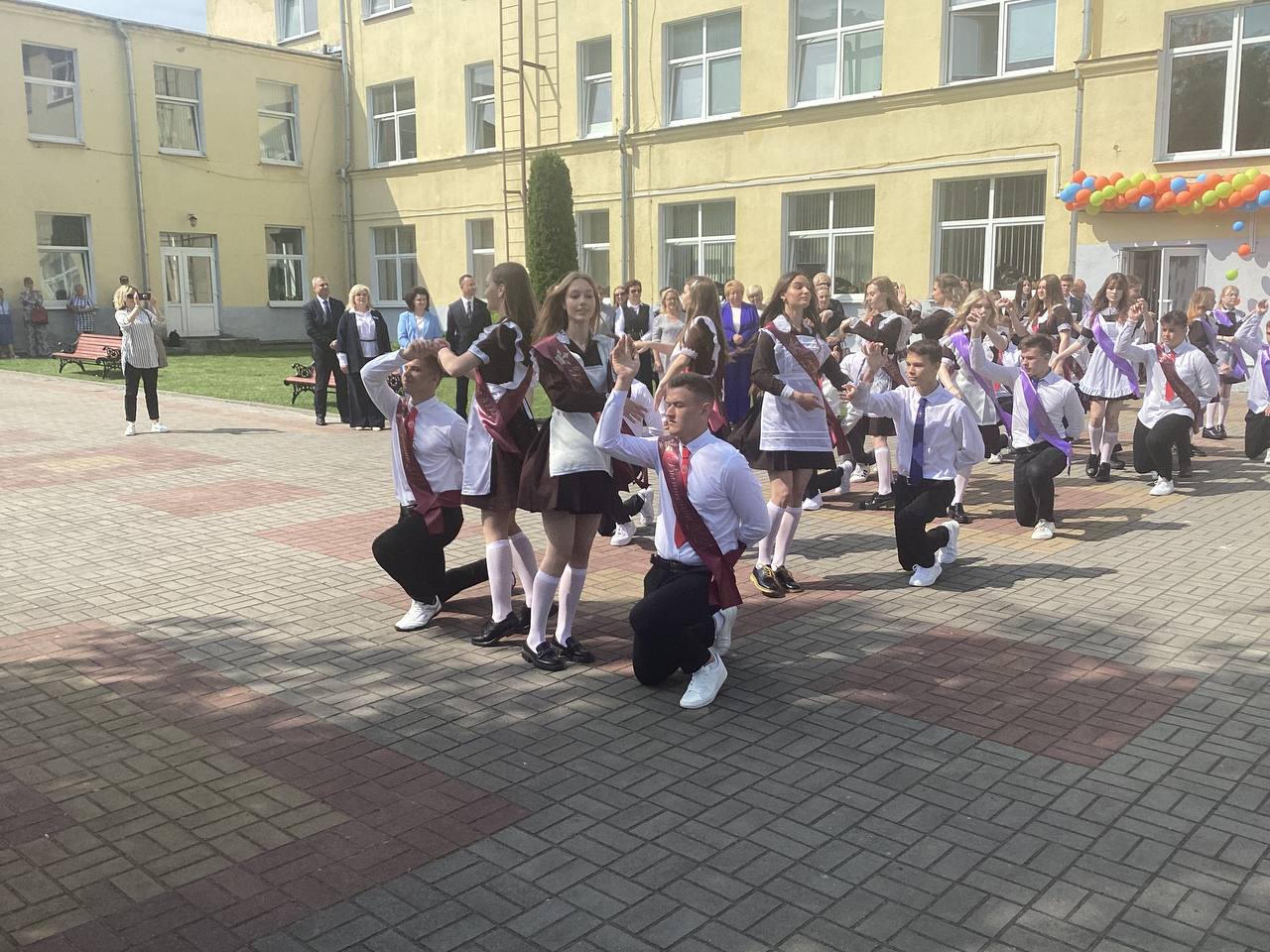 Последний звонок в ГУО «Лицей № 1 имени А.С. Пушкина г. Бреста» и ГУО «Средняя школа № 18  г. Бреста»