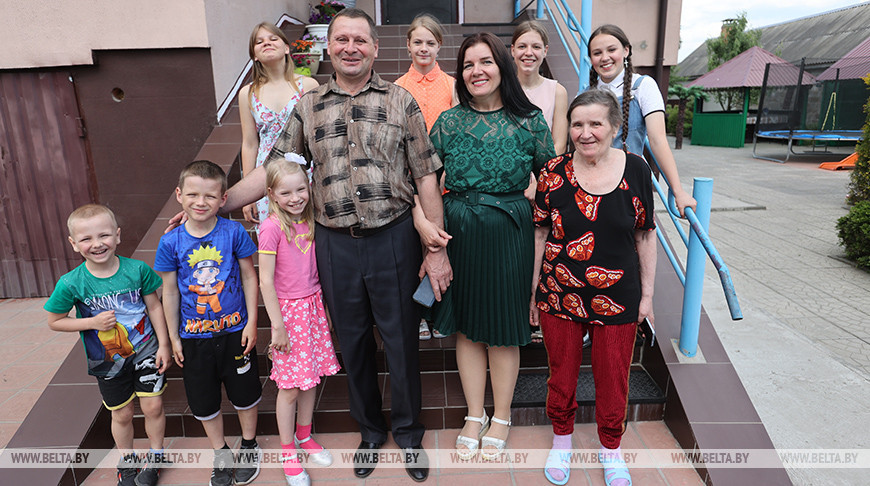 В этой белорусской семье воспитали 25 мальчиков и девочек