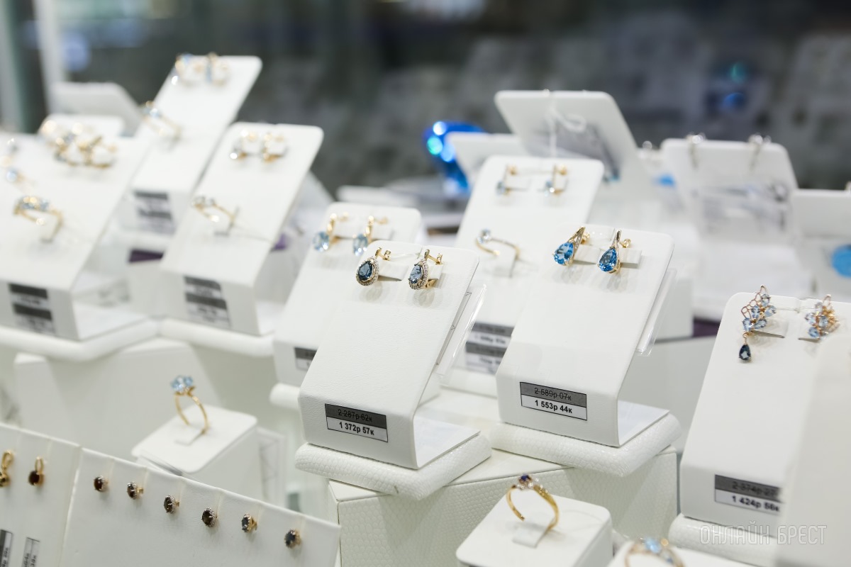 Новый ювелирный магазин «DIAMANTE» открылся на Московской в Бресте. Ослепительные скидки до 80% на все украшения