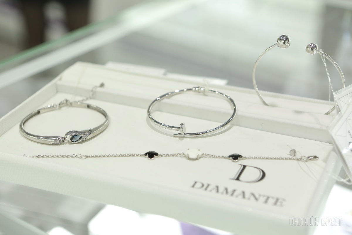 Новый ювелирный магазин «DIAMANTE» открылся на Московской в Бресте. Ослепительные скидки до 80% на все украшения