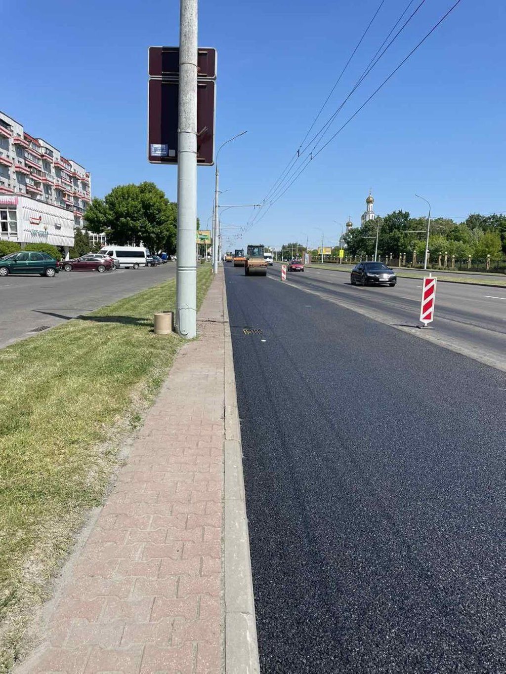 Специалисты Брестского ДЭП осуществляют укладку верхнего слоя асфальтобетонного покрытия ул. Московской