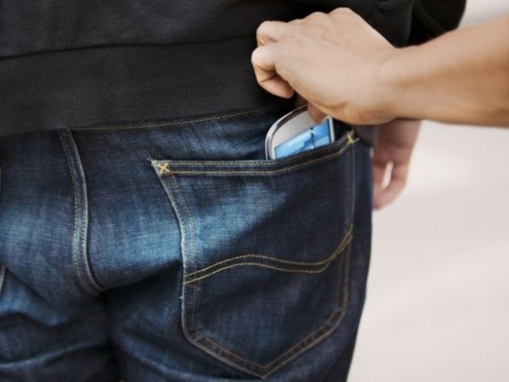 Житель Барановичей лишился мобильного после знакомства с женщиной