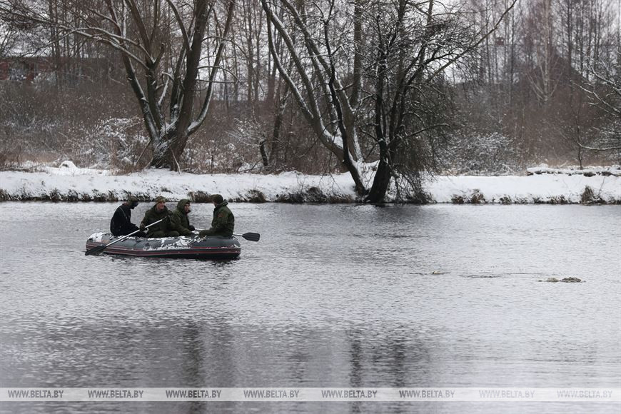 Погружение ночью, инженерная разведка, ориентирование по азимуту. Водолазы ССО тренируются в Бресте
