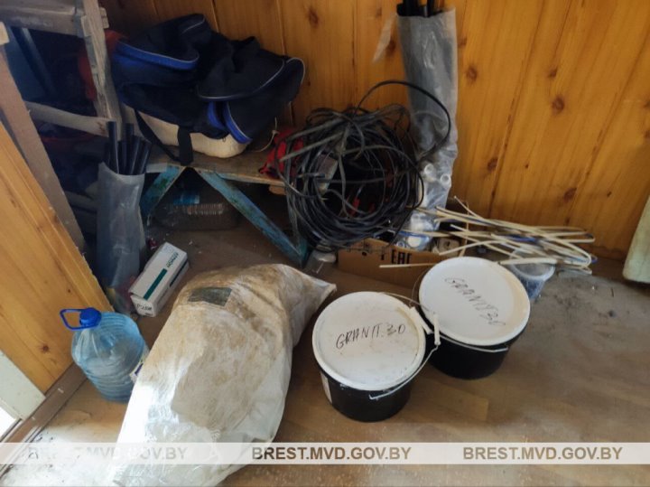 В Барановичах рабочие воровали краску со стройки