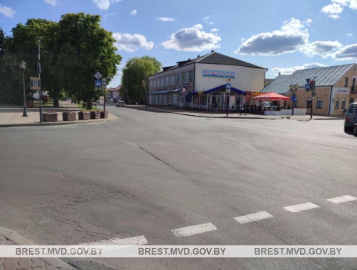 В Кобрине водитель VW сбил человека