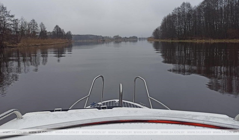 Не заметил надувной матрац и катером сбил мужчину с ребенком. Подробности расследования ЧП на Мухавце