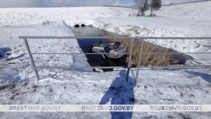 Погиб водитель, который съехал в мелиоративный канал под Брестом