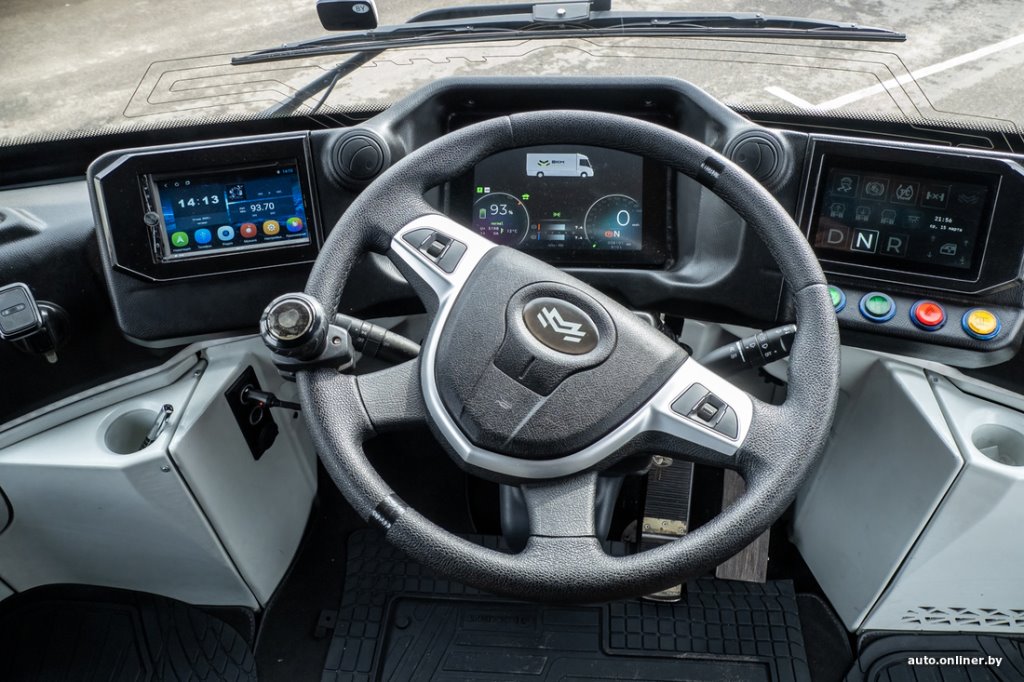 Первый белорусский электрогрузовик испытывают в работе. Как он выглядит