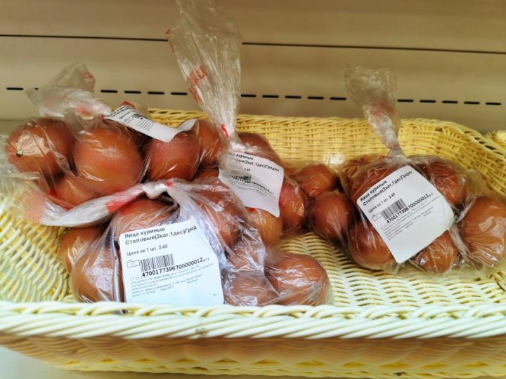 «Хитро придумано». В магазинах заметили что-то странное с куриными яйцами