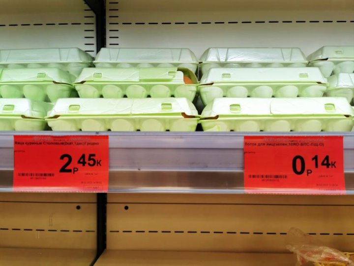 «Хитро придумано». В магазинах заметили что-то странное с куриными яйцами