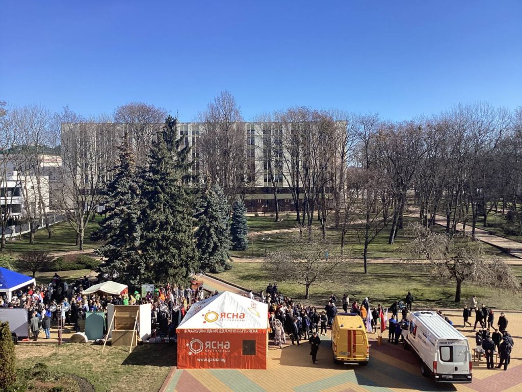 Стало известно, что за «движ» сейчас на улице у горисполкома в Бресте