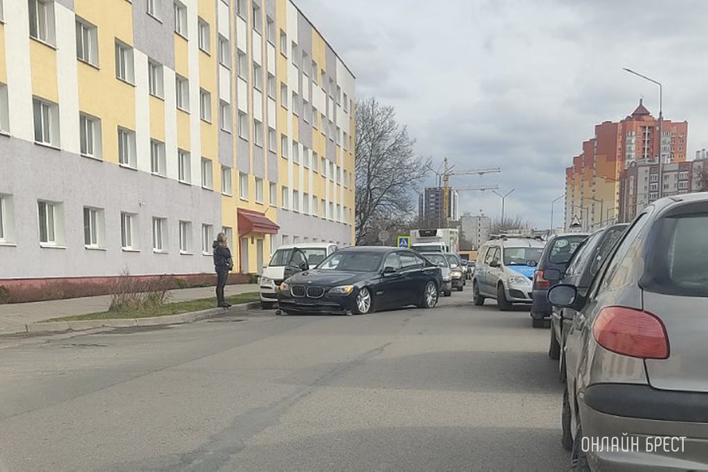 Читатель: В Бресте на Машерова произошло ДТП. Пострадали несколько автомобилей.