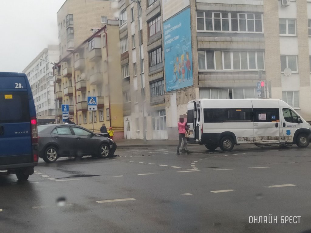 Читатель: В Бресте на Машерова произошло ДТП. Пострадали несколько автомобилей.
