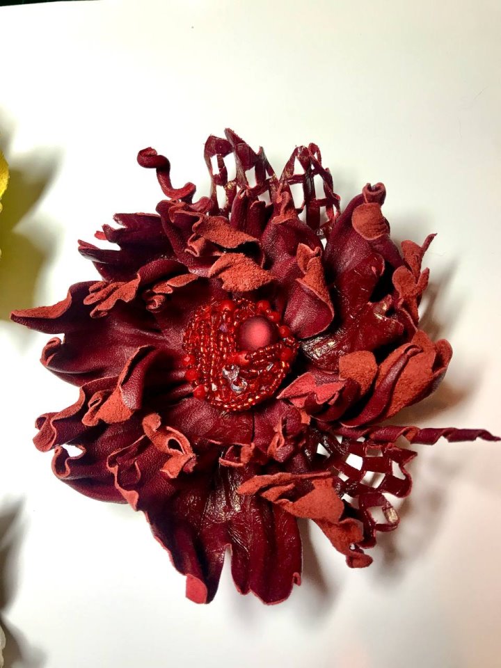 Как ремесленница из Дрогичина делает необычные украшения