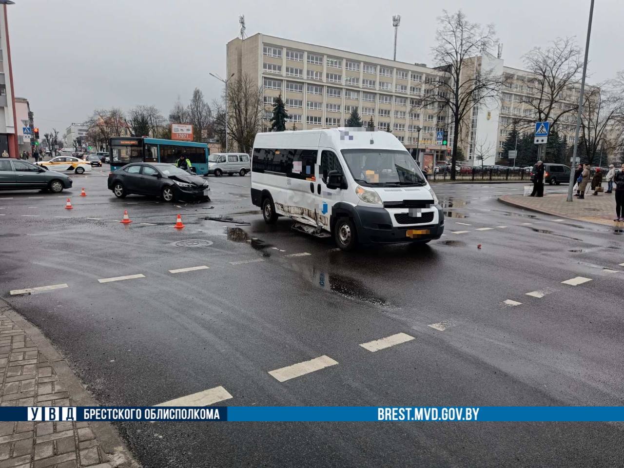 В Бресте маршрутка попала в ДТП