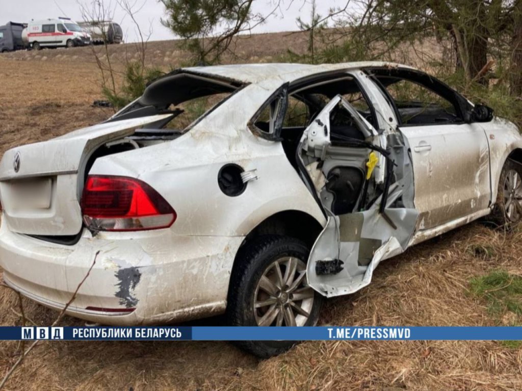 В Беларуси работник автомойки поехал на Volkswagen клиента и разбился