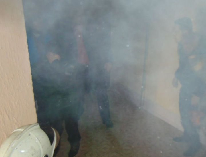 Желая напугать супругу, мужчина поджег ее квартиру. Подробности случая в Беларуси