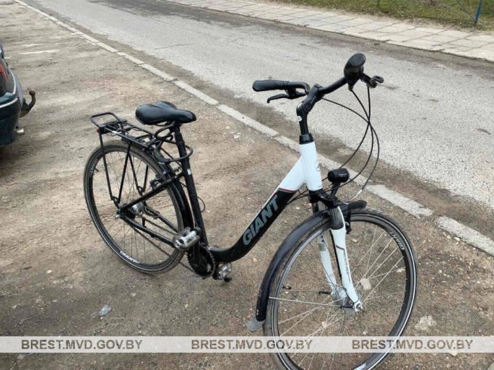 36-летний кобринчанин украл велосипед из подъезда – позвонил через домофон в случайную квартиру и ему открыли