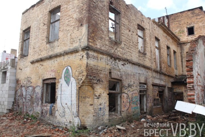 Что там, за забором? Выясняем судьбу старинных зданий в центре Бреста