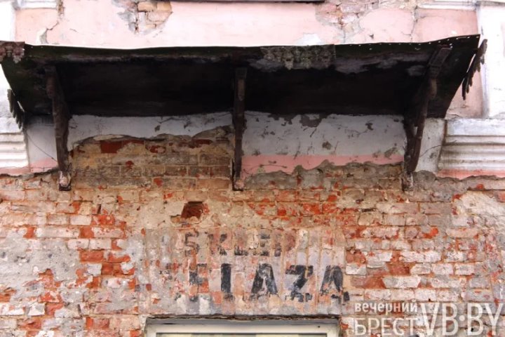 Что там, за забором? Выясняем судьбу старинных зданий в центре Бреста