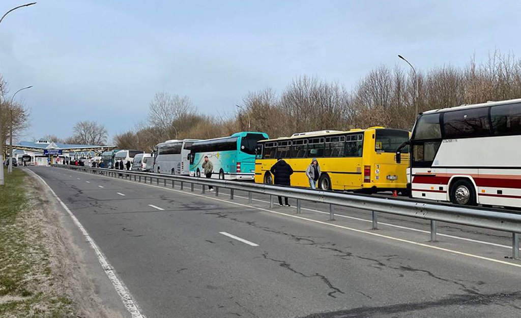 На автобусе в Польшу. Сколько придется простоять в очереди на белорусской границе?