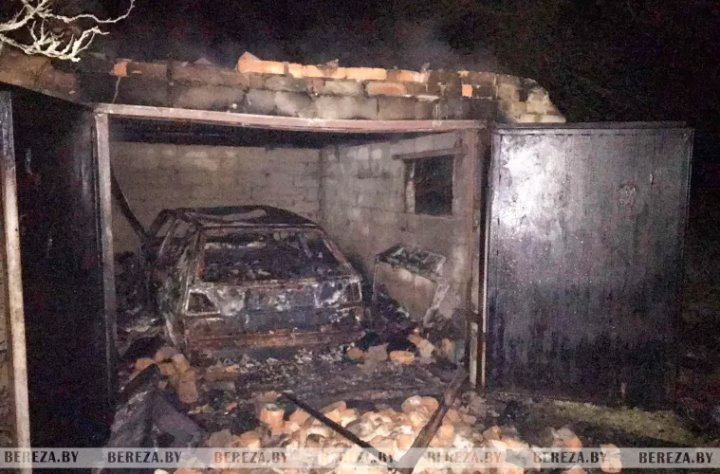 В Березовском районе при пожаре в гараже сгорел Golf