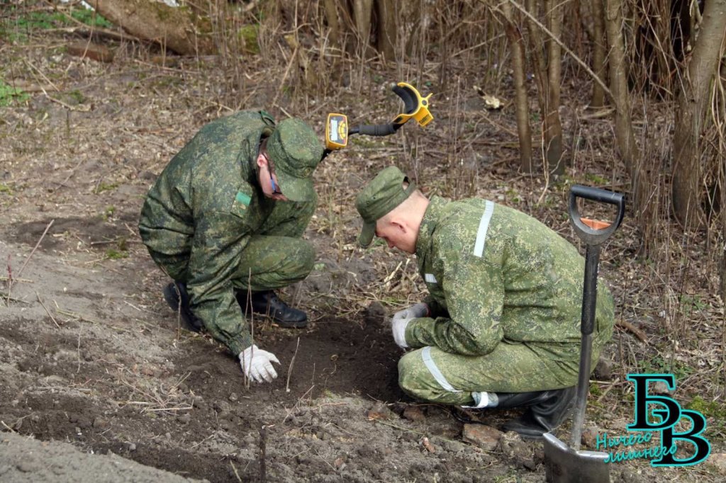 Возле монастыря на валу в Брестской крепости ведутся поисковые работы