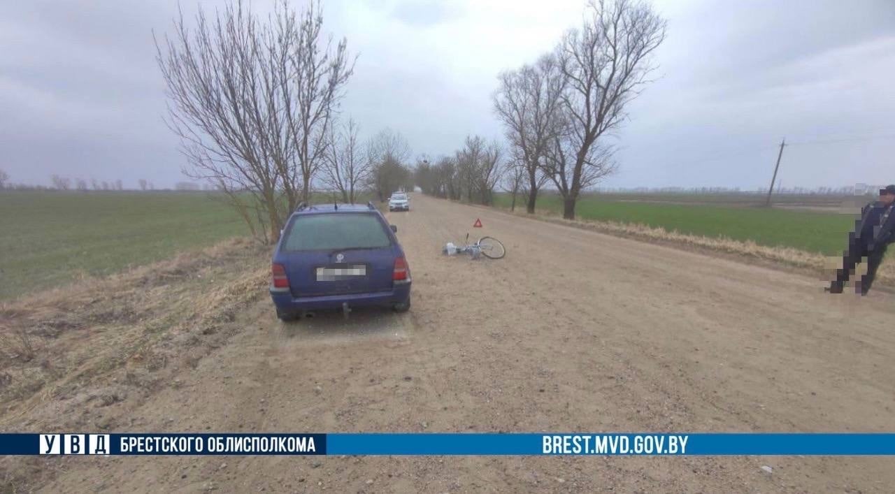 В Бресте области сбили велосипедистку. Пострадавшую с травмами госпитализировали