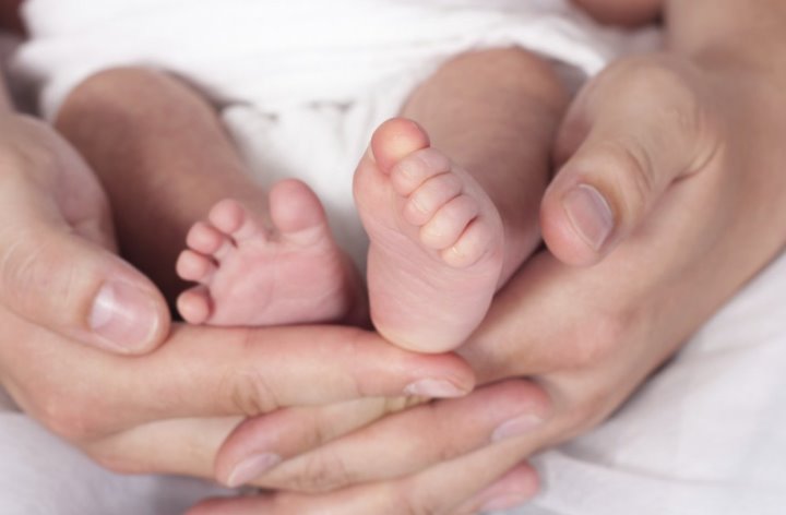 Женщина отказалась от дочери в роддоме. Суд лишил ее родительских прав