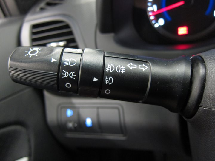 Нужно ли включать ближний свет водителям на весенних каникулах в Беларуси?