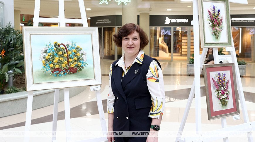 «Радую себя и окружающих». Мастерица из Бреста представила работы на выставке «Ее рук дело»