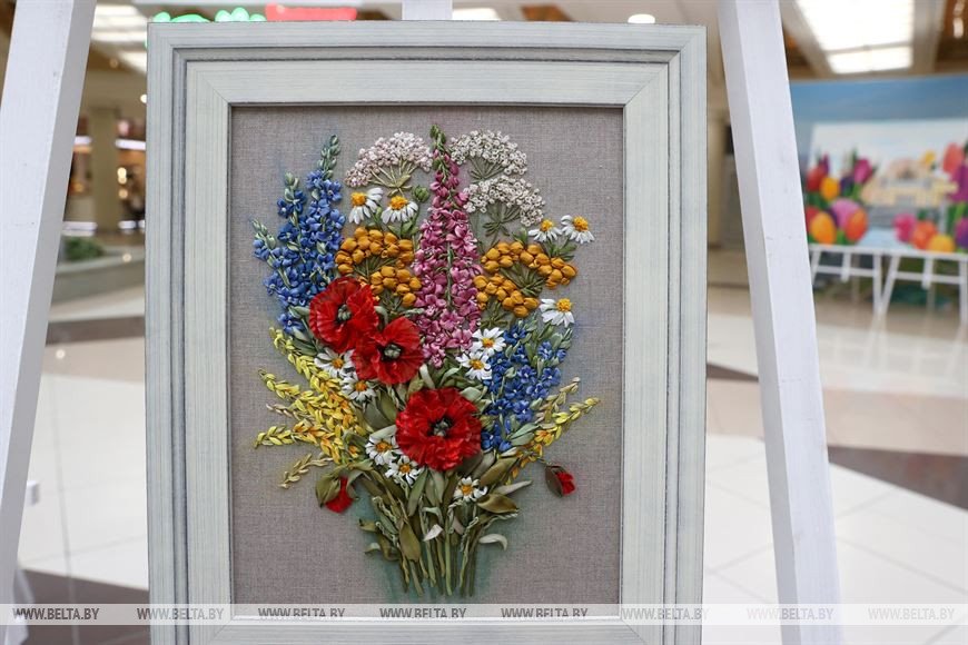 «Радую себя и окружающих». Мастерица из Бреста представила работы на выставке «Ее рук дело»