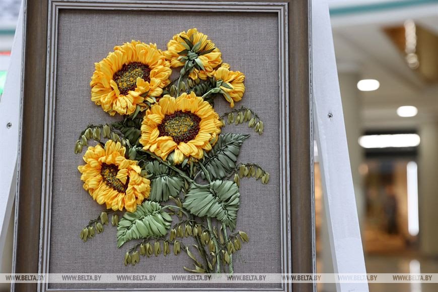 «Радую себя и окружающих». Мастерица из Бреста представила работы на выставке «Ее рук дело»