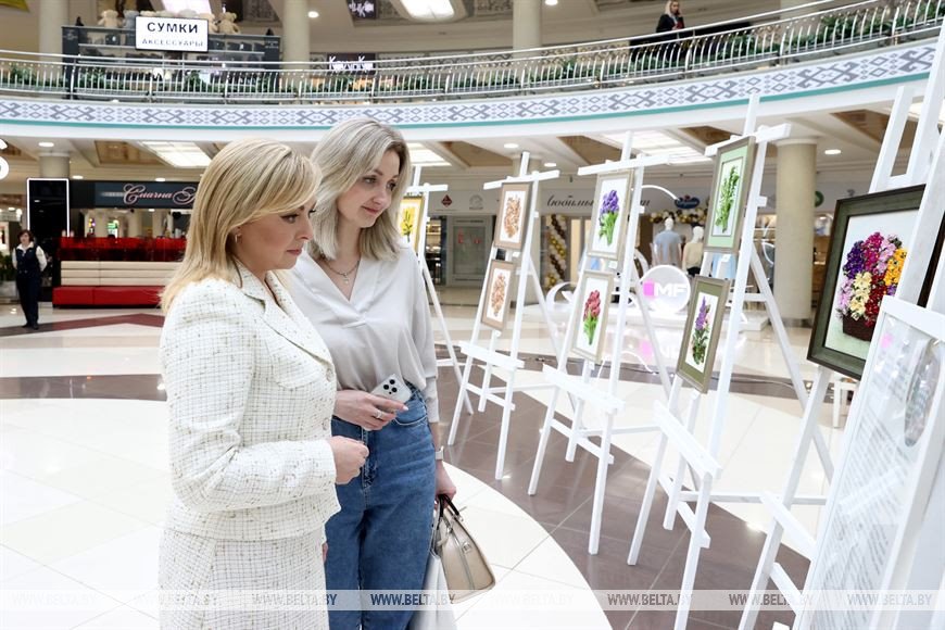 «Радую себя и окружающих». Мастерица из Бреста представила работы на выставке «Ее рук дело»