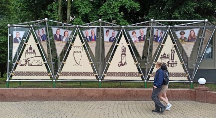 В Бресте обновили доску почета. Кто на ней?