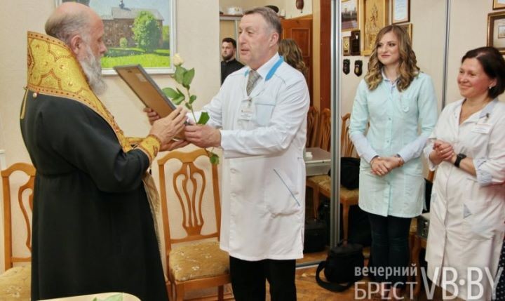 Вениамин отметил главврача брестской поликлиники