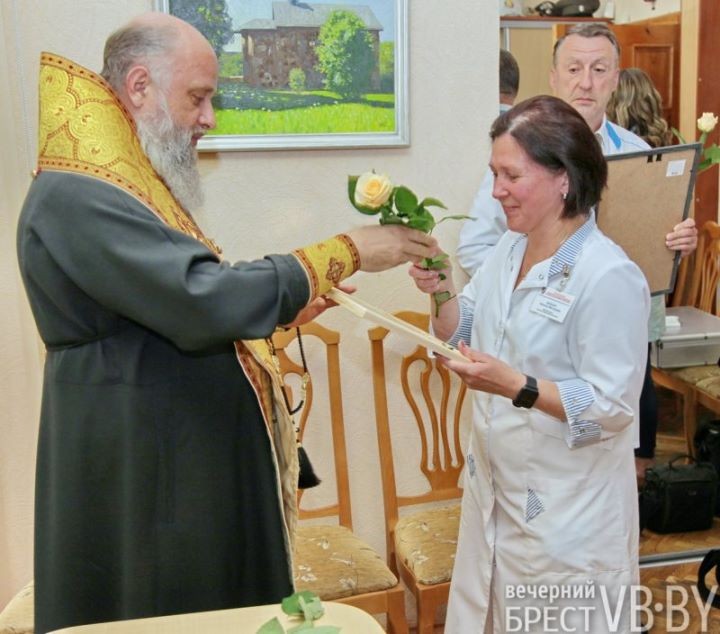 Вениамин отметил главврача брестской поликлиники