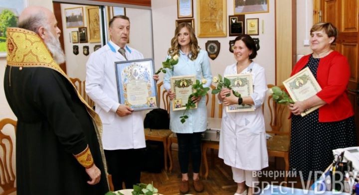 Вениамин отметил главврача брестской поликлиники
