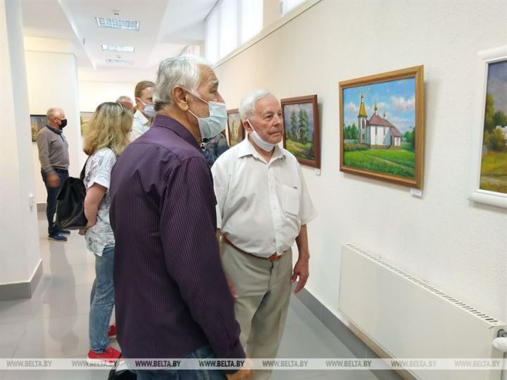 «Мой родны кут» в картинах Анатолия Желудко представили на выставке в Бресте
