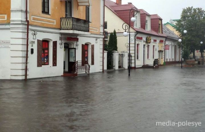 После дождя Пинск превратился в Венецию