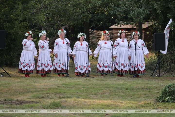 Сотни людей отметили в Беловежской пуще вечер на Ивана Купалу
