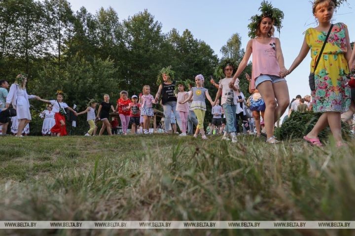 Сотни людей отметили в Беловежской пуще вечер на Ивана Купалу