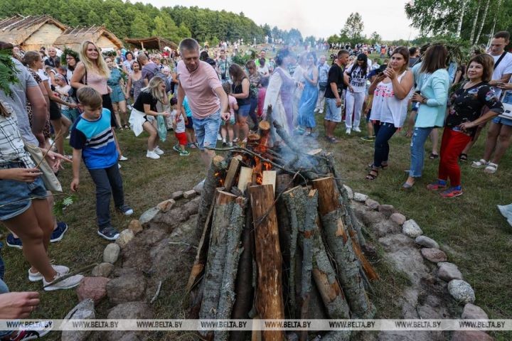 Сотни людей отметили в Беловежской пуще вечер на Ивана Купалу