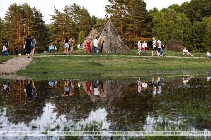 Сотни людей отметили в Беловежской пуще вечер на Ивана Купалу